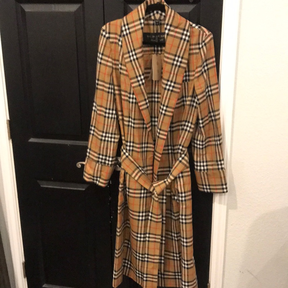 Authentic Men’s Burberry coat never worn